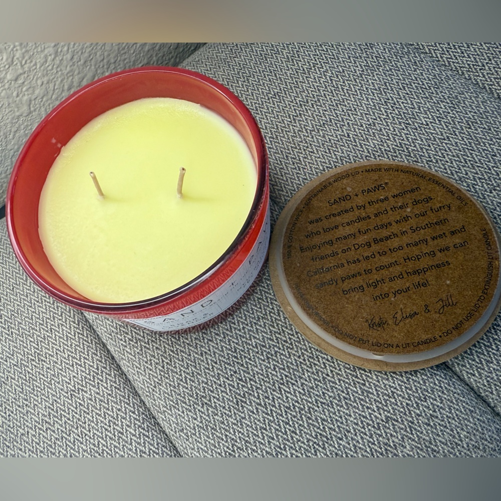 Odor Neutralizing Candle, 2 Wick, Cedar & Lavender Scent - Sand + Paws 12oz - Picture 4 of 11